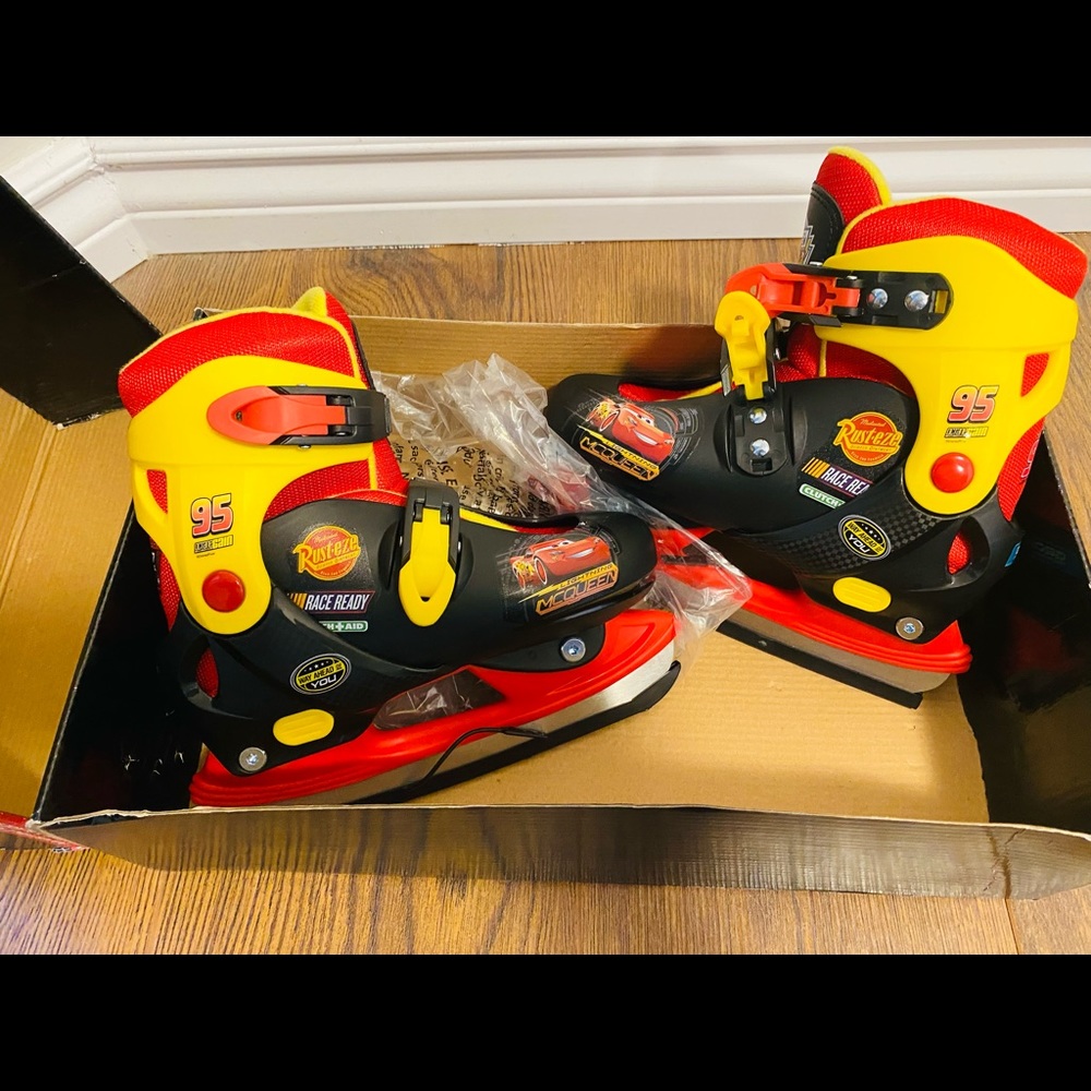NEW DISNEY Cars - Selling Youth size 12-2 Ajustable Ice Skates